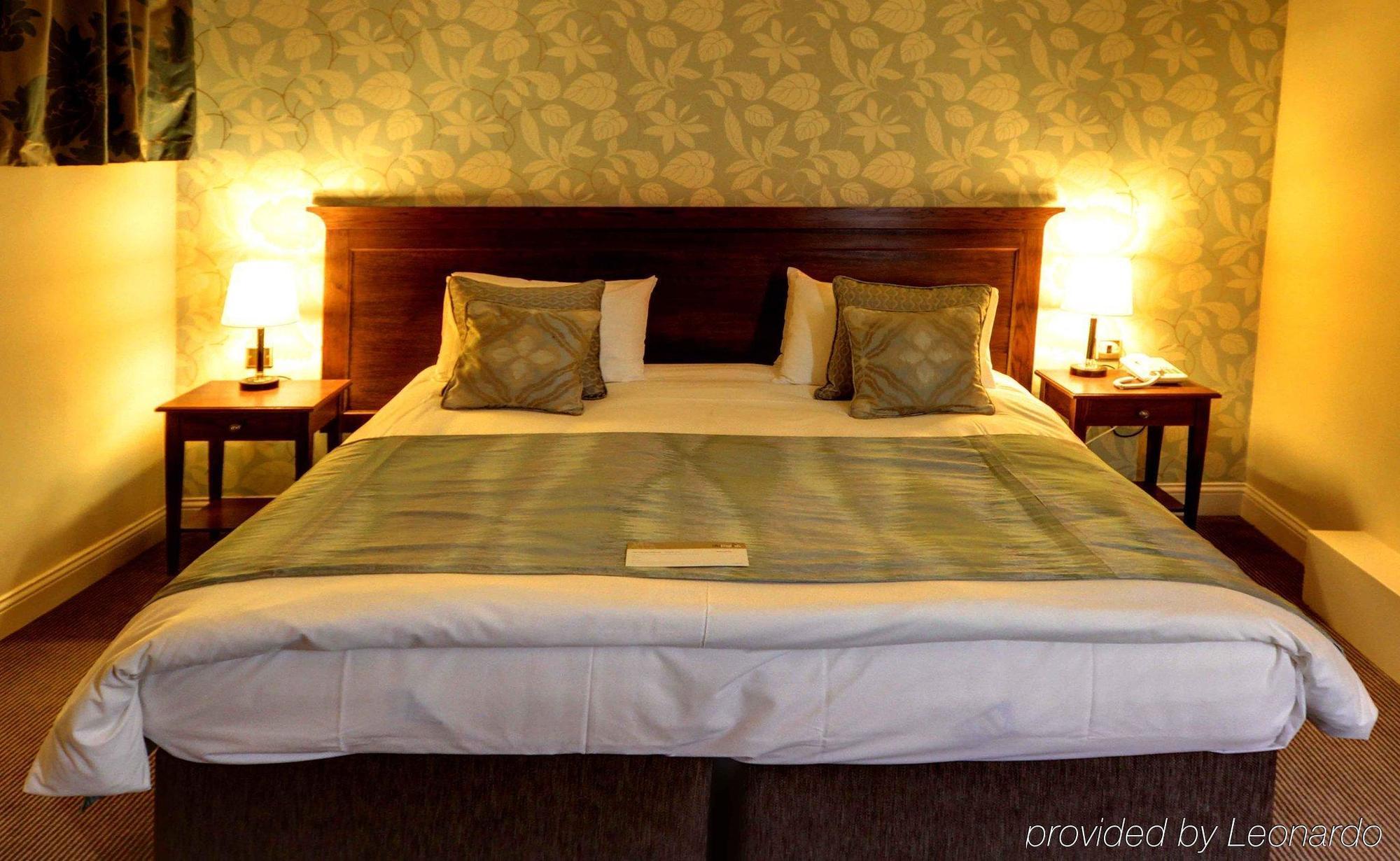 King'S Head Hotel By Greene King Inns ウィンボーン・ミンスター エクステリア 写真