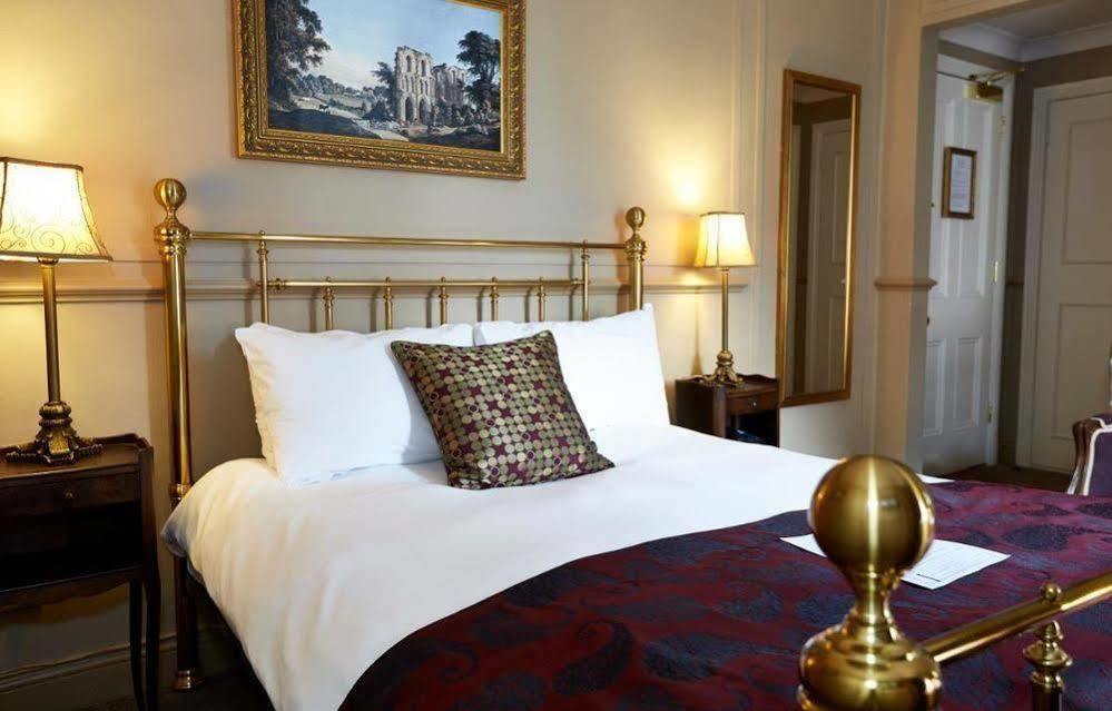 King'S Head Hotel By Greene King Inns ウィンボーン・ミンスター エクステリア 写真