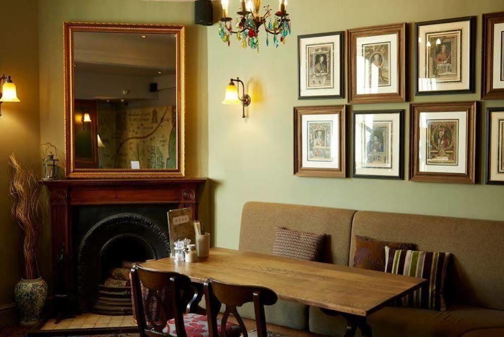 King'S Head Hotel By Greene King Inns ウィンボーン・ミンスター エクステリア 写真
