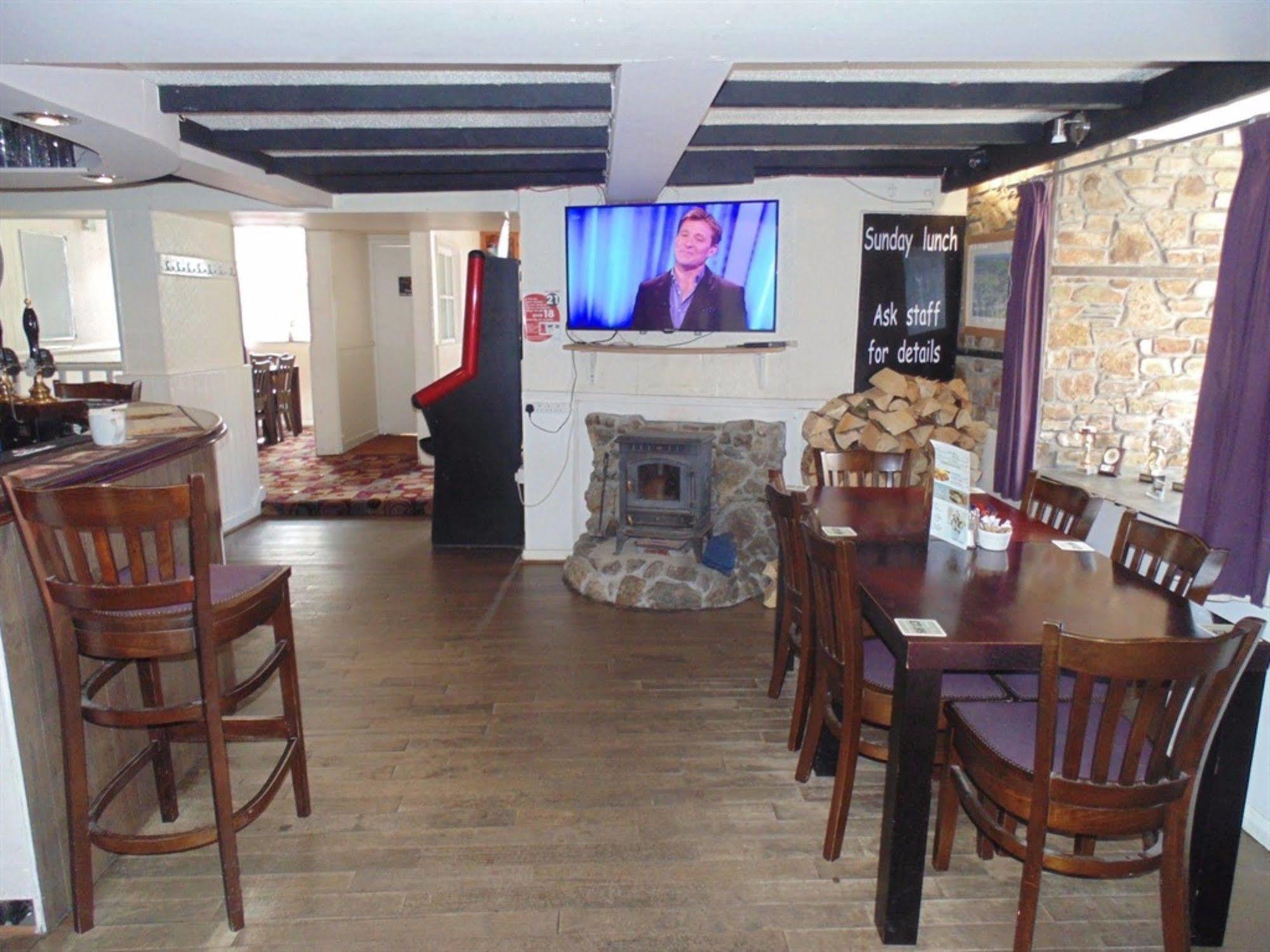 King'S Head Hotel By Greene King Inns ウィンボーン・ミンスター エクステリア 写真